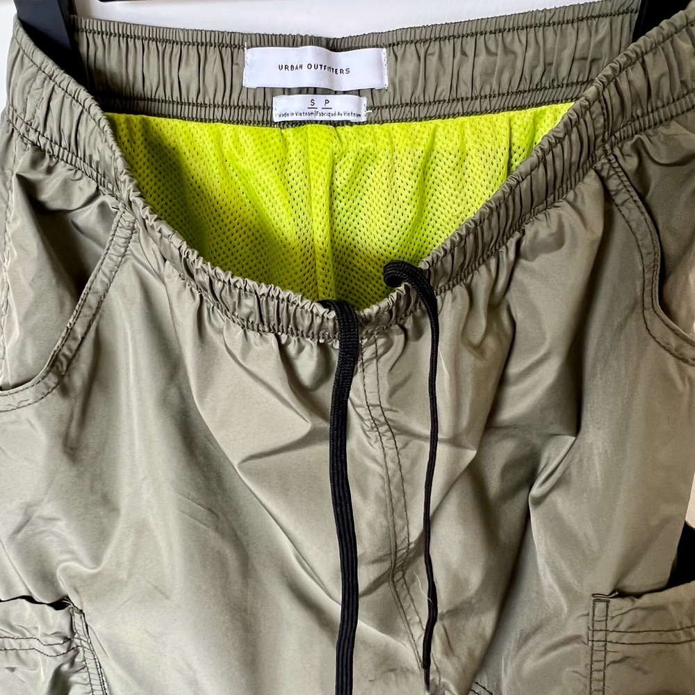 Men’s Urban Outfitters Parachute Pants Size S Military Green